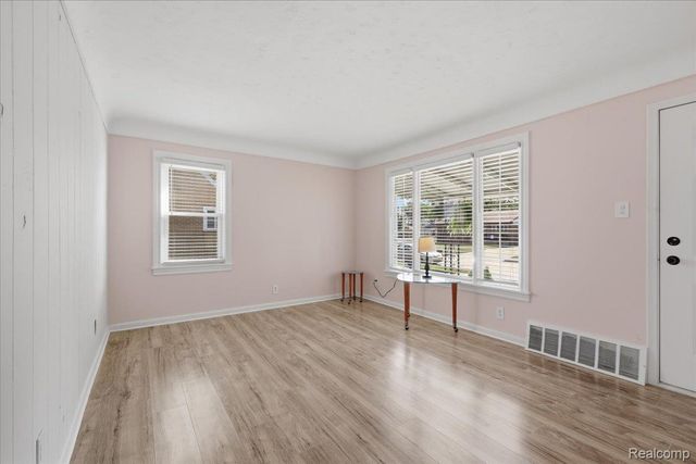 5844 Arcola Street, Garden City, MI 48135