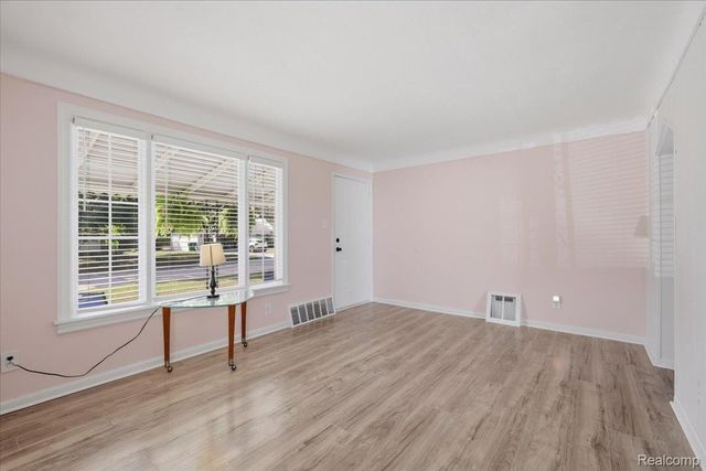 5844 Arcola Street, Garden City, MI 48135