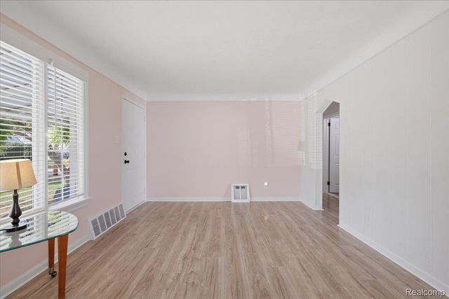 5844 Arcola Street, Garden City, MI 48135