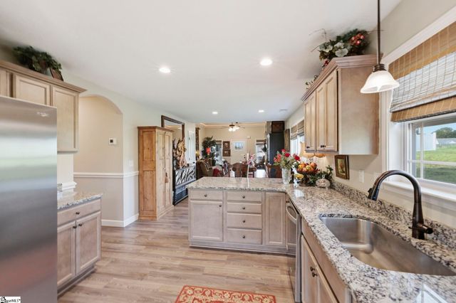 337 Dogwood Trail, Campobello, SC 29322