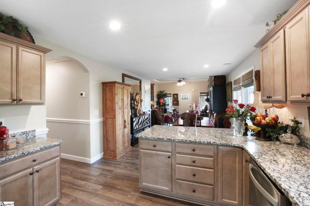337 Dogwood Trail, Campobello, SC 29322