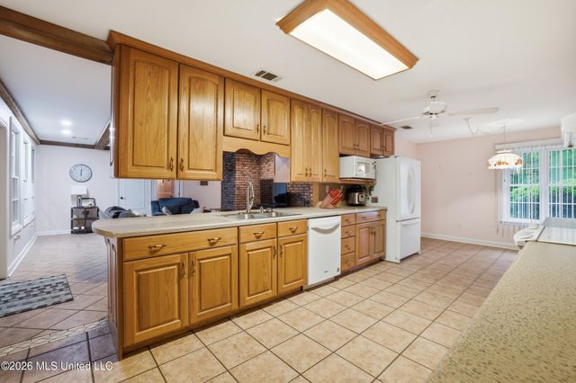 1237 Main Street, Ocean Springs, MS 39564