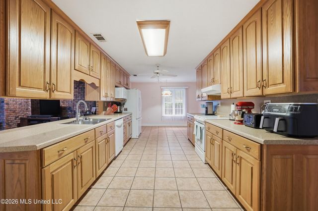 1237 Main Street, Ocean Springs, MS 39564