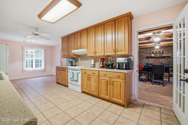 1237 Main Street, Ocean Springs, MS 39564