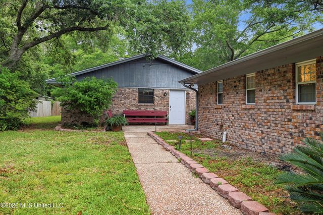 1237 Main Street, Ocean Springs, MS 39564