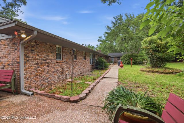1237 Main Street, Ocean Springs, MS 39564