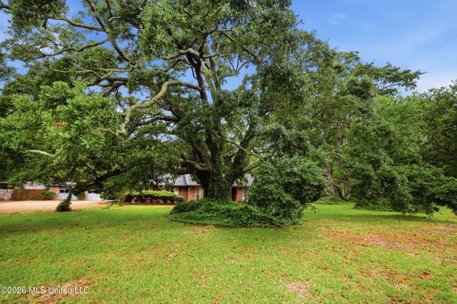 1237 Main Street, Ocean Springs, MS 39564