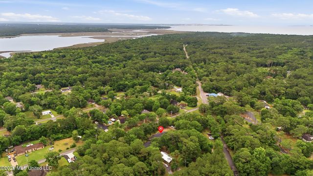 1237 Main Street, Ocean Springs, MS 39564