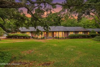 1237 Main Street, Ocean Springs, MS 39564