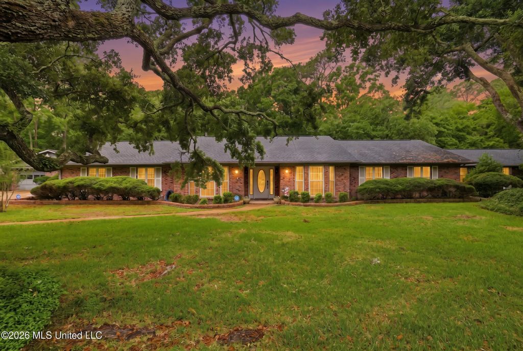 1237 Main Street, Ocean Springs, MS 39564