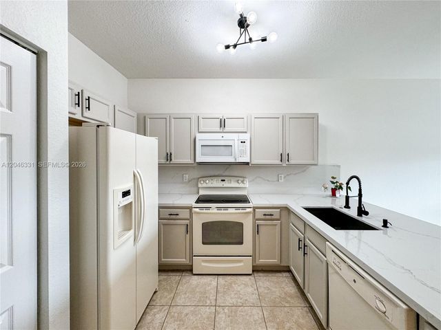 3740 NE 3rd Ct, Homestead, FL 33033