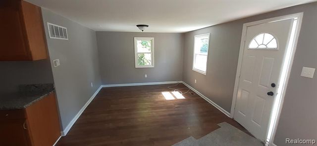 8251 Jackson Avenue, Warren, MI 48089
