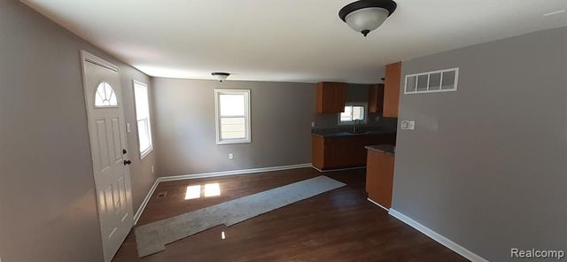 8251 Jackson Avenue, Warren, MI 48089