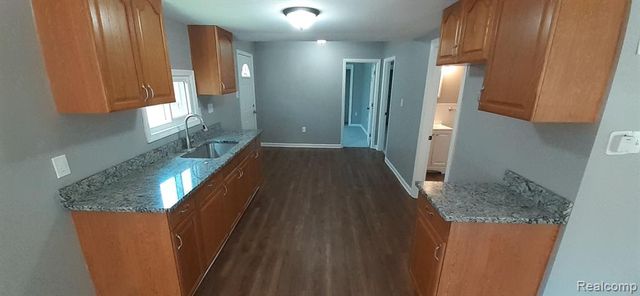 8251 Jackson Avenue, Warren, MI 48089