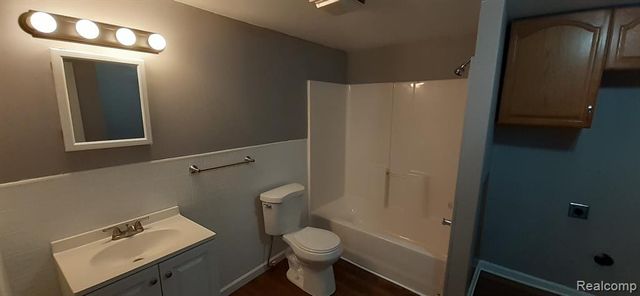 8251 Jackson Avenue, Warren, MI 48089
