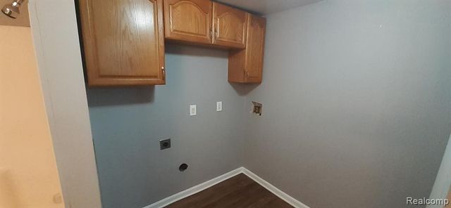 8251 Jackson Avenue, Warren, MI 48089