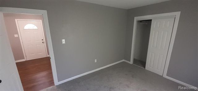 8251 Jackson Avenue, Warren, MI 48089
