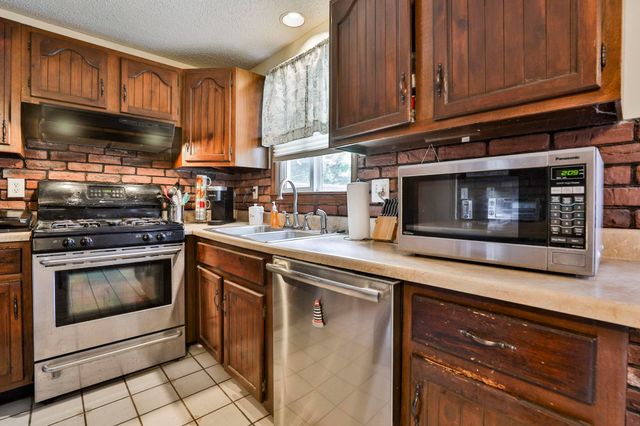 160 West Hollis Street B, Nashua, NH 03060