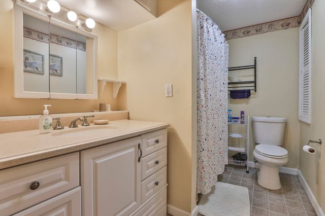 160 West Hollis Street B, Nashua, NH 03060