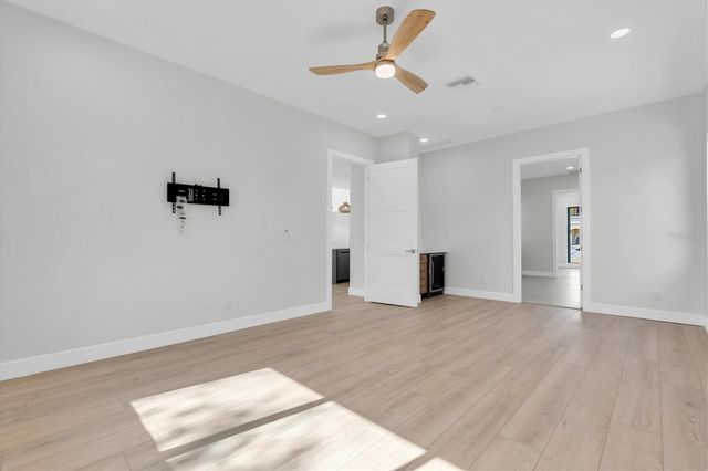 5966 BAYVIEW CIRCLE S, Gulfport, FL 33707