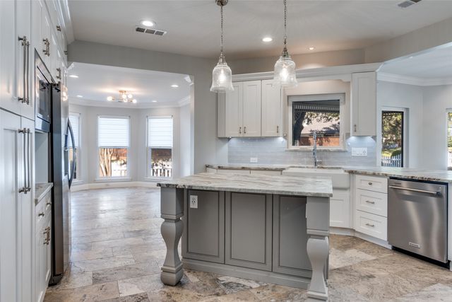 7221 Briarnoll Drive, Dallas, TX 75252