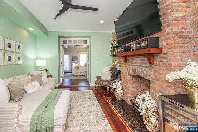 352 7th Street 6, Jersey City, NJ 07302