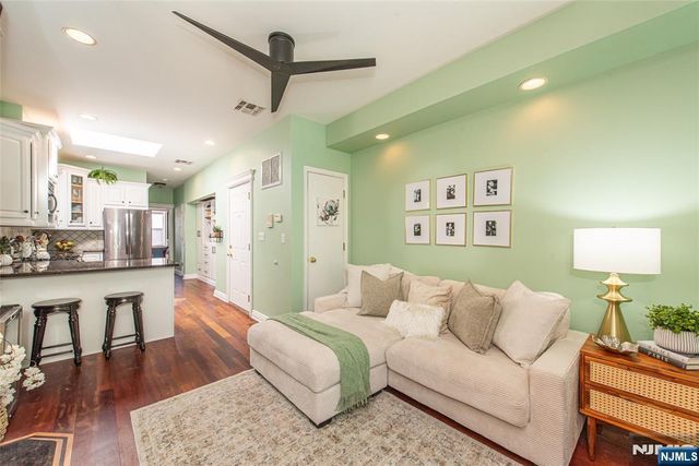 352 7th Street 6, Jersey City, NJ 07302