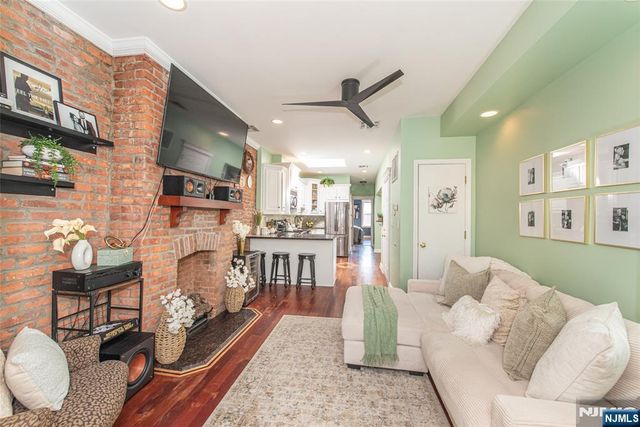 352 7th Street 6, Jersey City, NJ 07302