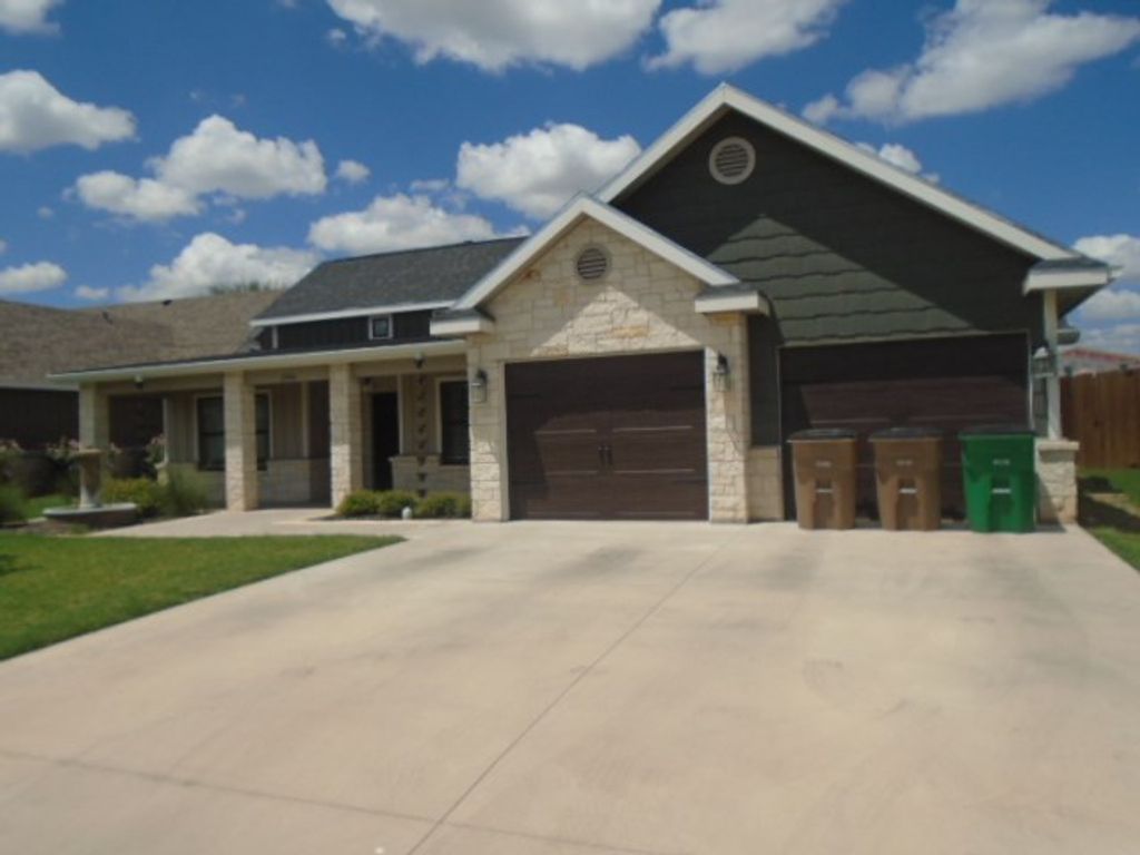 Image 2 of property listing at 2006 Silver Creek Court, San Angelo, TX 76904