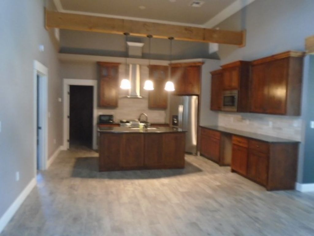 Image 5 of property listing at 2006 Silver Creek Court, San Angelo, TX 76904