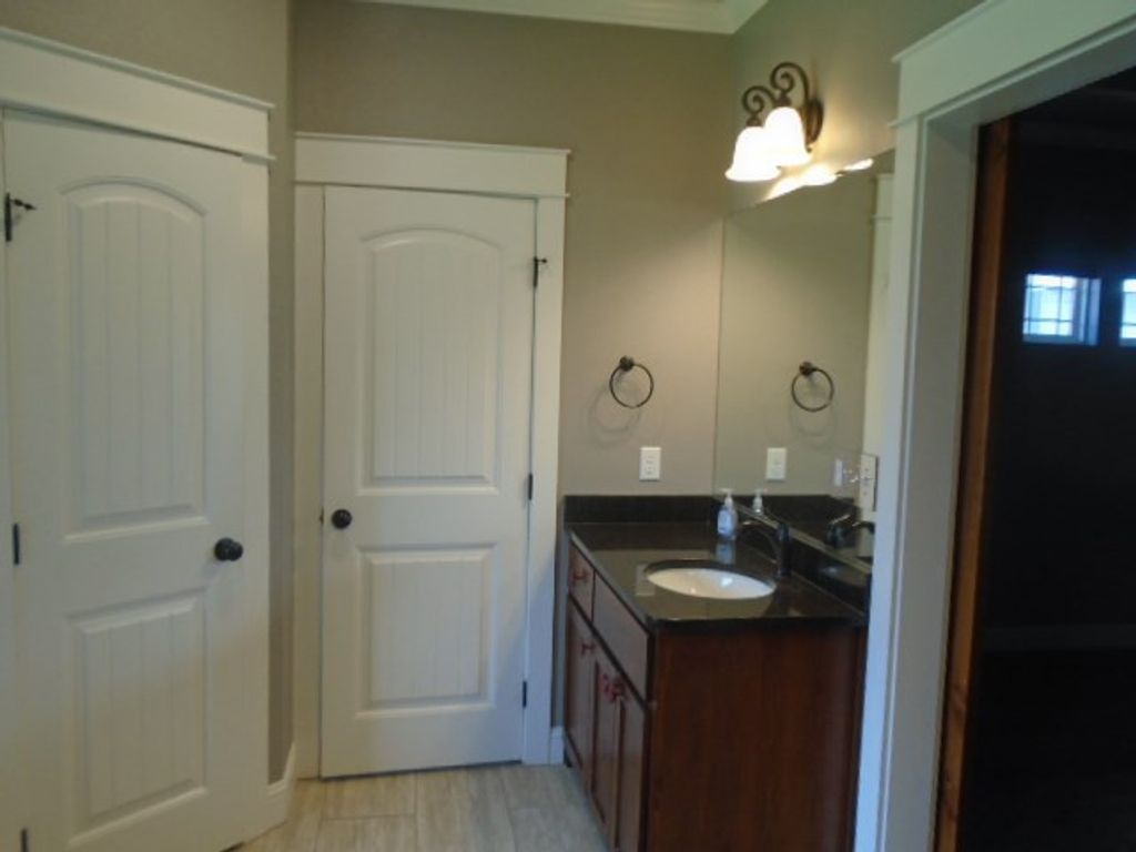 Image 9 of property listing at 2006 Silver Creek Court, San Angelo, TX 76904