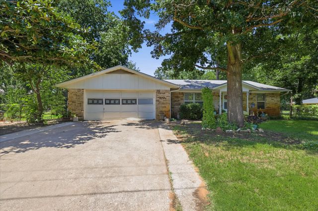 200 W North Street, Aubrey, TX 76227