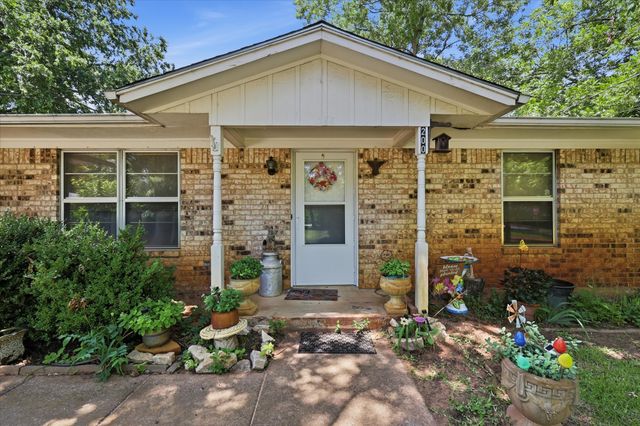 200 W North Street, Aubrey, TX 76227