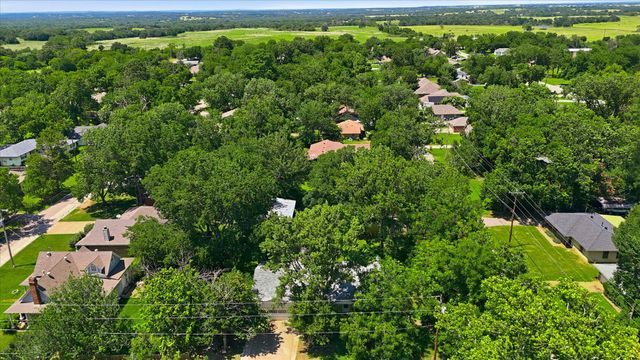 200 W North Street, Aubrey, TX 76227