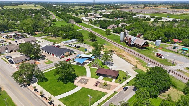200 W North Street, Aubrey, TX 76227