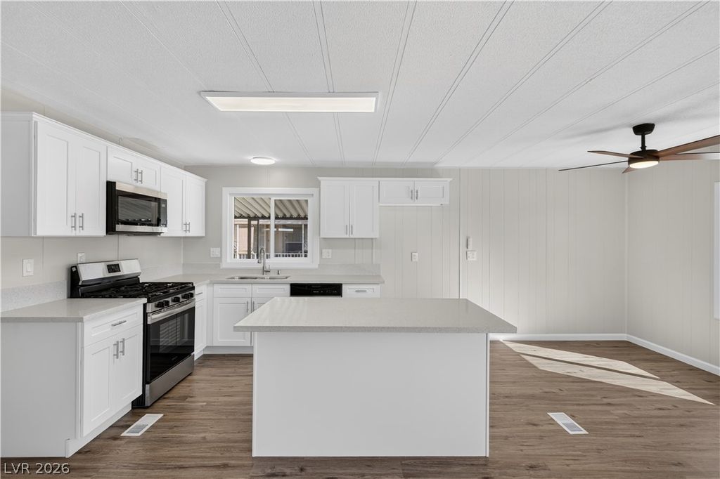 3355 Haleakala Drive, Las Vegas, NV 89122 — photo 2