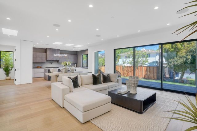 957 Clara Drive, Palo Alto, CA 94303