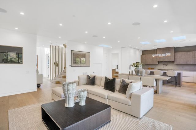 957 Clara Drive, Palo Alto, CA 94303