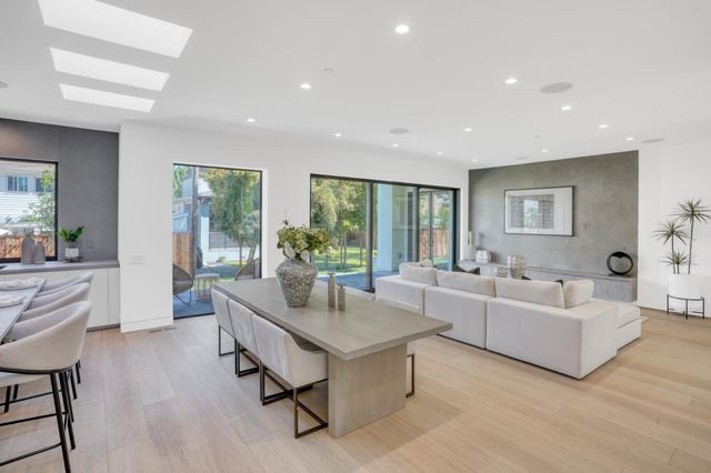 957 Clara Drive, Palo Alto, CA 94303