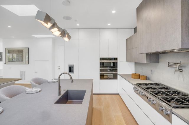 957 Clara Drive, Palo Alto, CA 94303