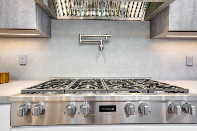 957 Clara Drive, Palo Alto, CA 94303