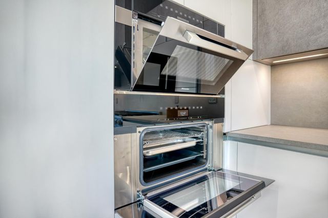 957 Clara Drive, Palo Alto, CA 94303