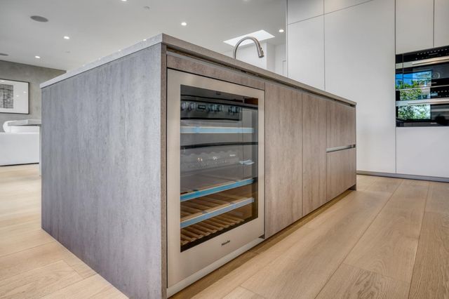 957 Clara Drive, Palo Alto, CA 94303