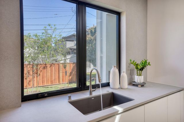 957 Clara Drive, Palo Alto, CA 94303