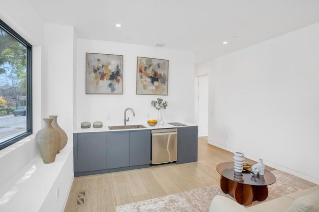 957 Clara Drive, Palo Alto, CA 94303