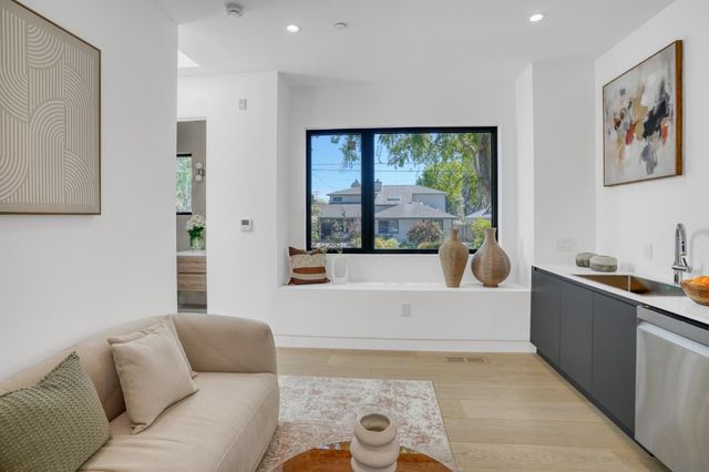 957 Clara Drive, Palo Alto, CA 94303