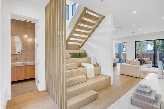 957 Clara Drive, Palo Alto, CA 94303