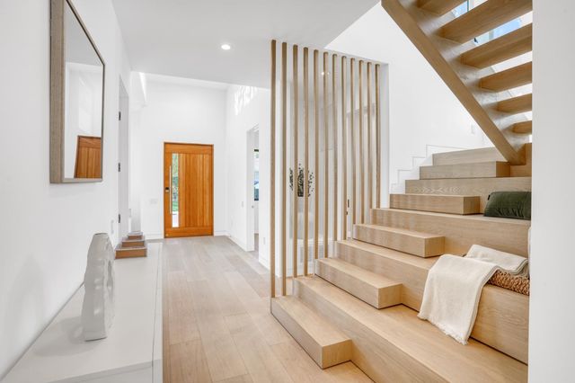 957 Clara Drive, Palo Alto, CA 94303