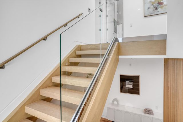 957 Clara Drive, Palo Alto, CA 94303