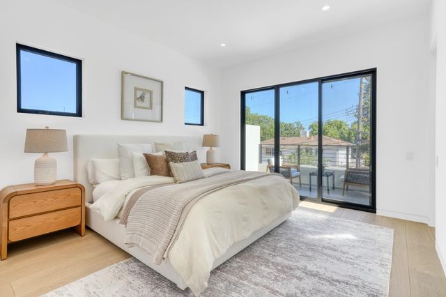 957 Clara Drive, Palo Alto, CA 94303